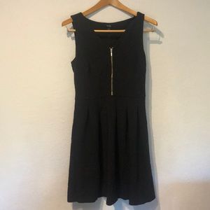 Apt 9 little black dress- with pockets!